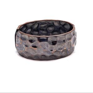 Hammered copper bracelet hinged